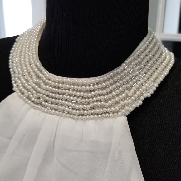 👗WHITE CHIFFON HALTER DRESS WITH PEARL NECKLINE - Picture 3 of 7